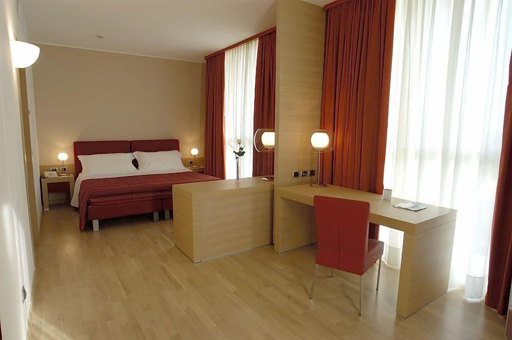 Hotel Remilia Reggio nell'Emilia Esterno foto