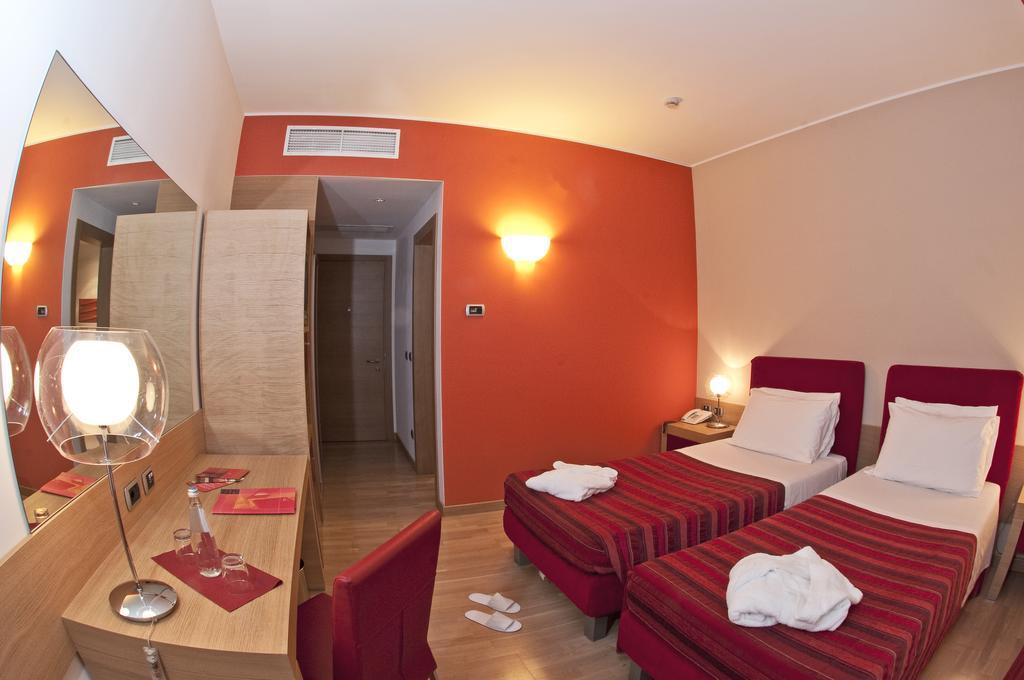 Hotel Remilia Reggio nell'Emilia Esterno foto