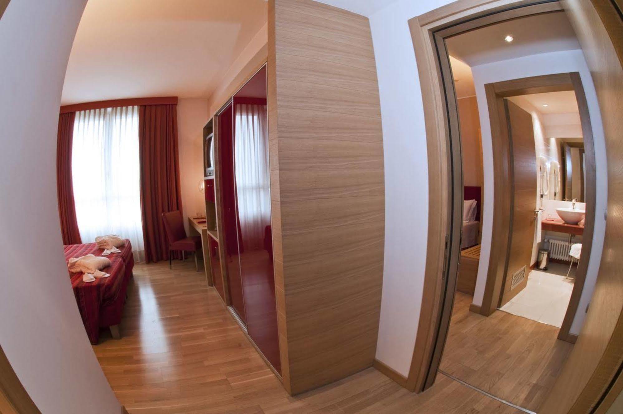 Hotel Remilia Reggio nell'Emilia Esterno foto