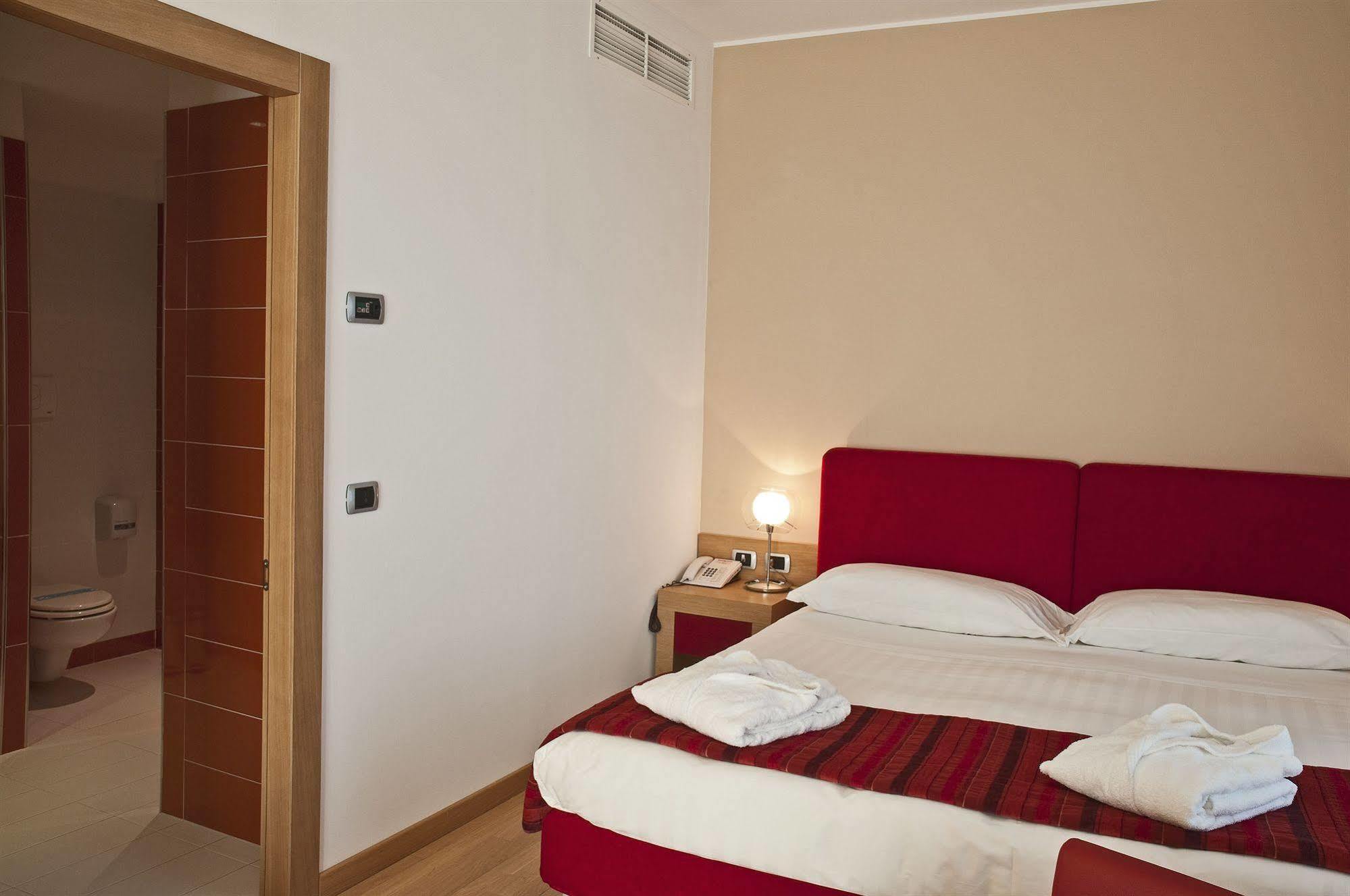 Hotel Remilia Reggio nell'Emilia Esterno foto